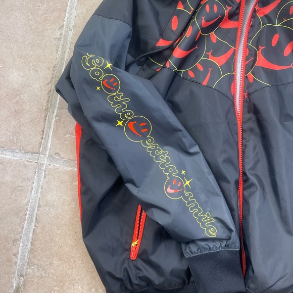 Nike Men’s Windrunner Jacket Size Medium - Picture 2 of 9